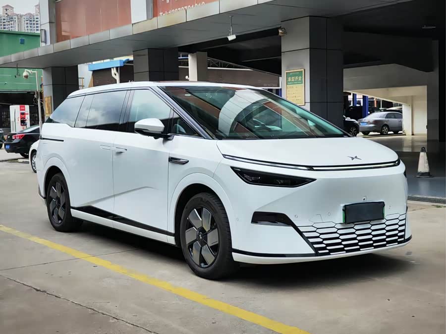 Xpeng X9 2024 صورة سيارة #4