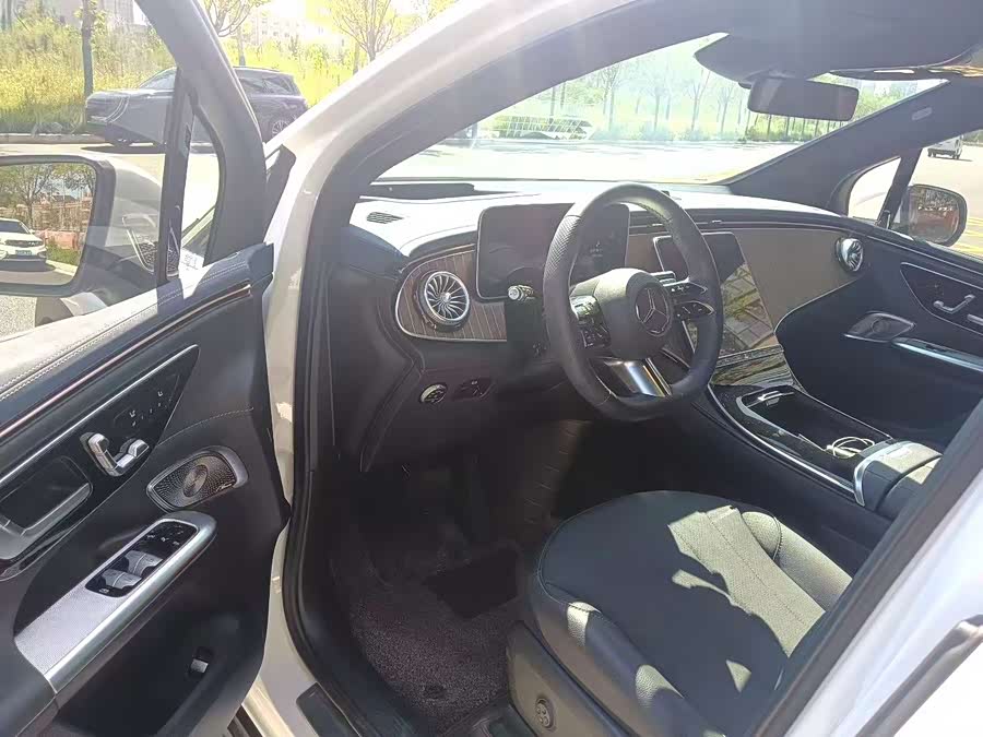 Mercedes-Benz EQE SUV 2023 immagine di auto #4