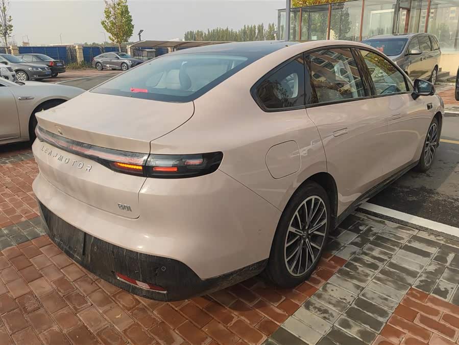 零跑汽车 零跑B01 2025 汽车图片 #4