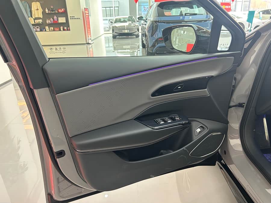 HongQi EH7 2025 #4 HongQi EH7 2025 car image #4