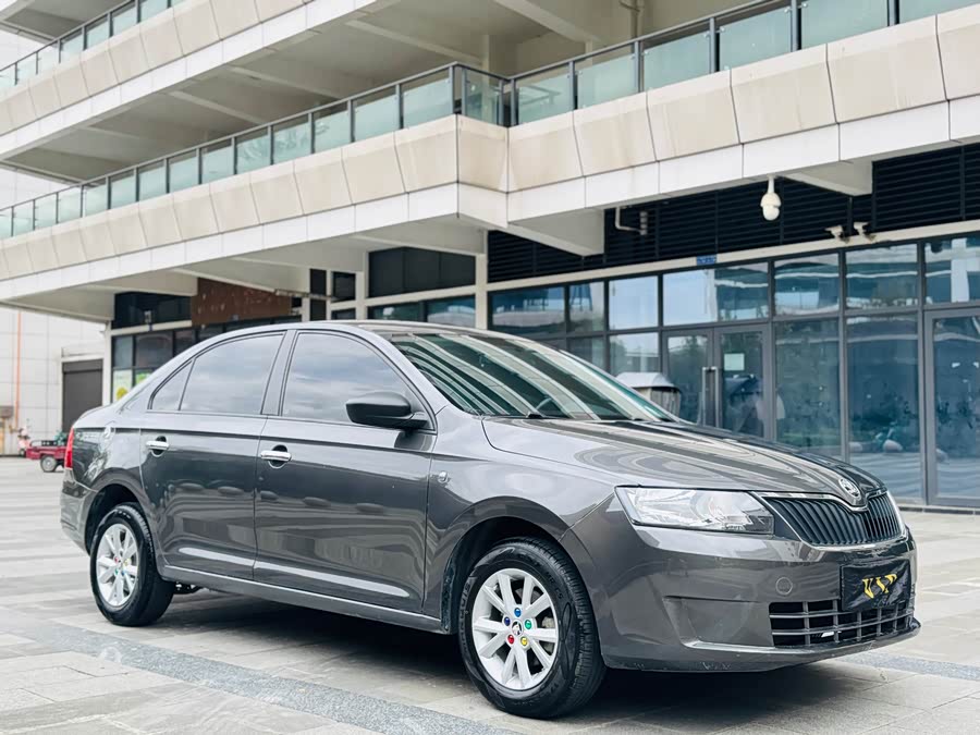 Skoda Rapid 2016 car image #4