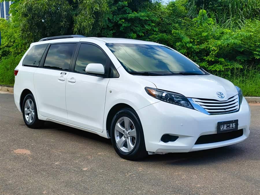 Toyota SIENNA 2018 car image #4