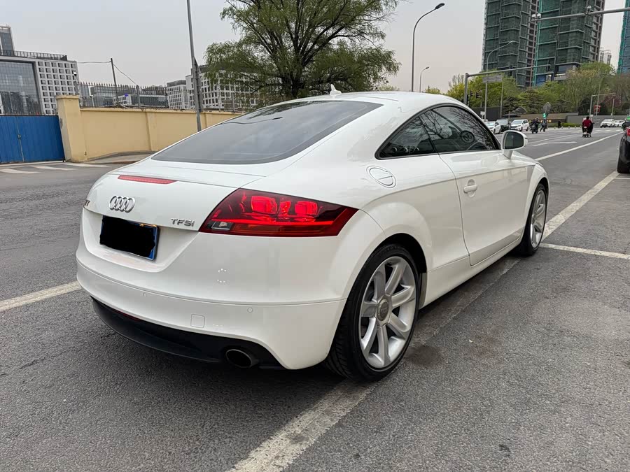 Audi TT 2011 #4 Audi TT 2011 car image #4
