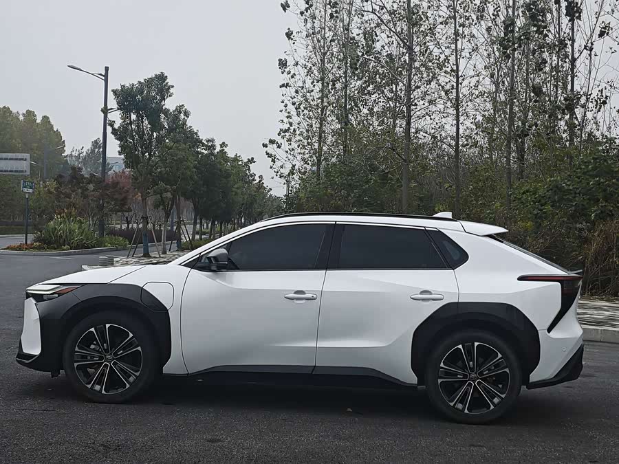 Toyota bZ4X 2022 immagine di auto #4