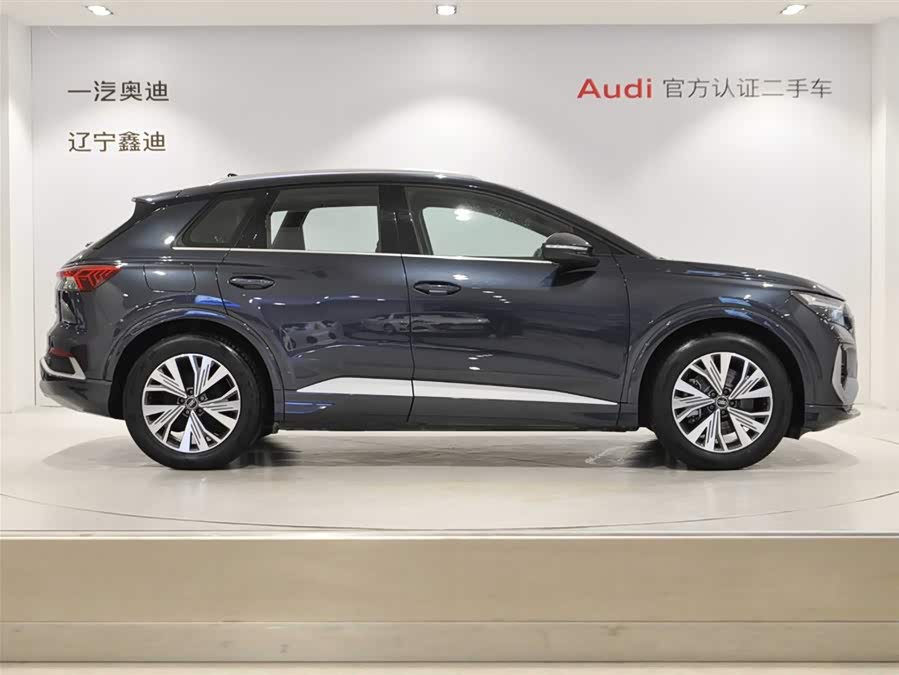 Audi Q4 e-tron 2023 صورة سيارة #4