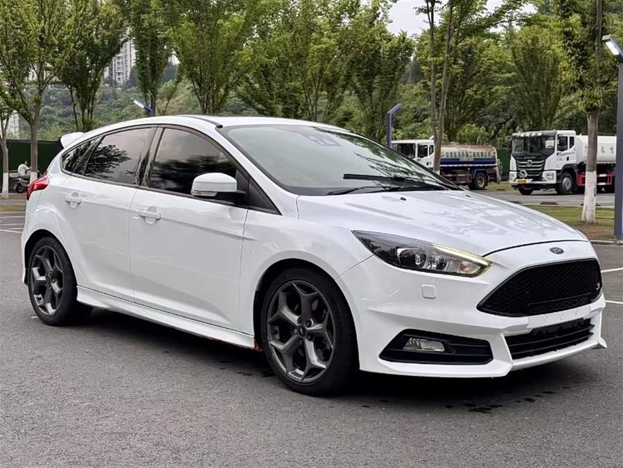 Ford Focus (Imported) 2017 صورة سيارة #4
