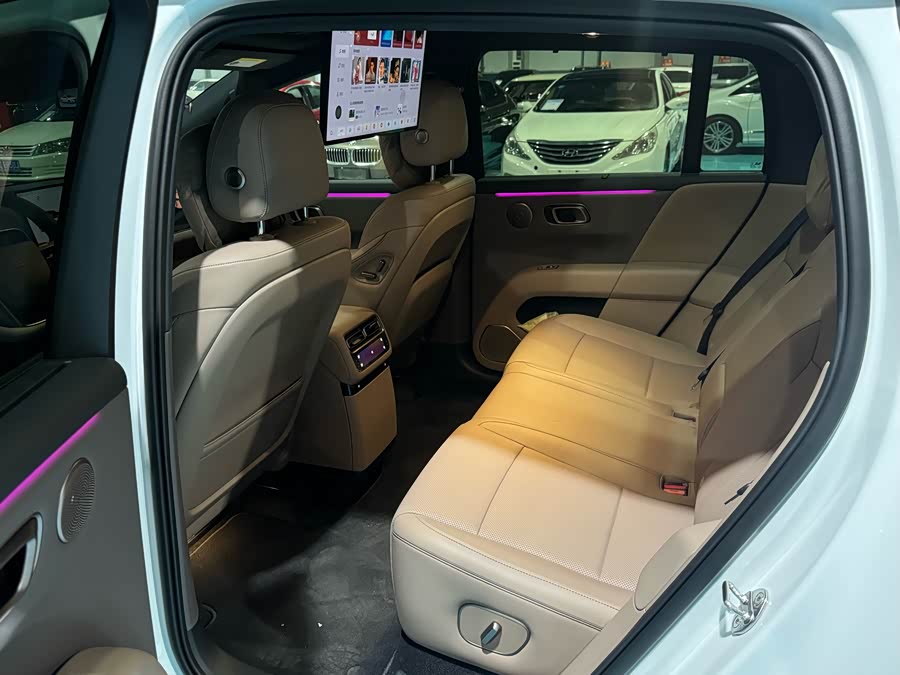 Li i6 2025 صورة سيارة #4