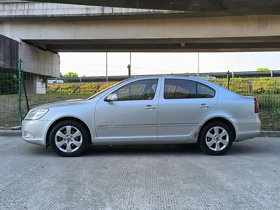 Skoda Octavia 2010 car image #4