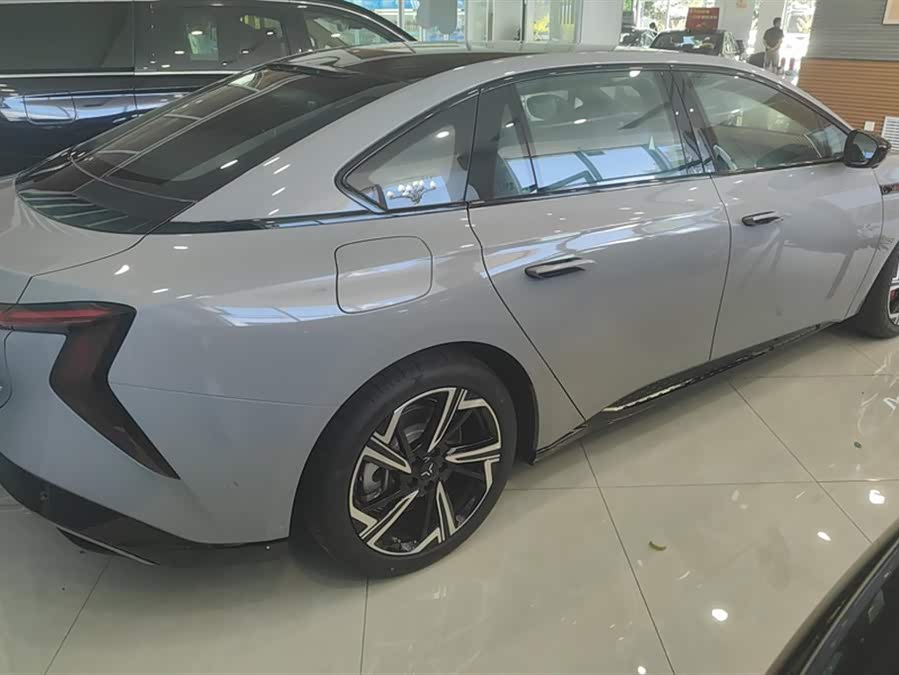 HongQi EH7 2025 #4 HongQi EH7 2025 car image #4