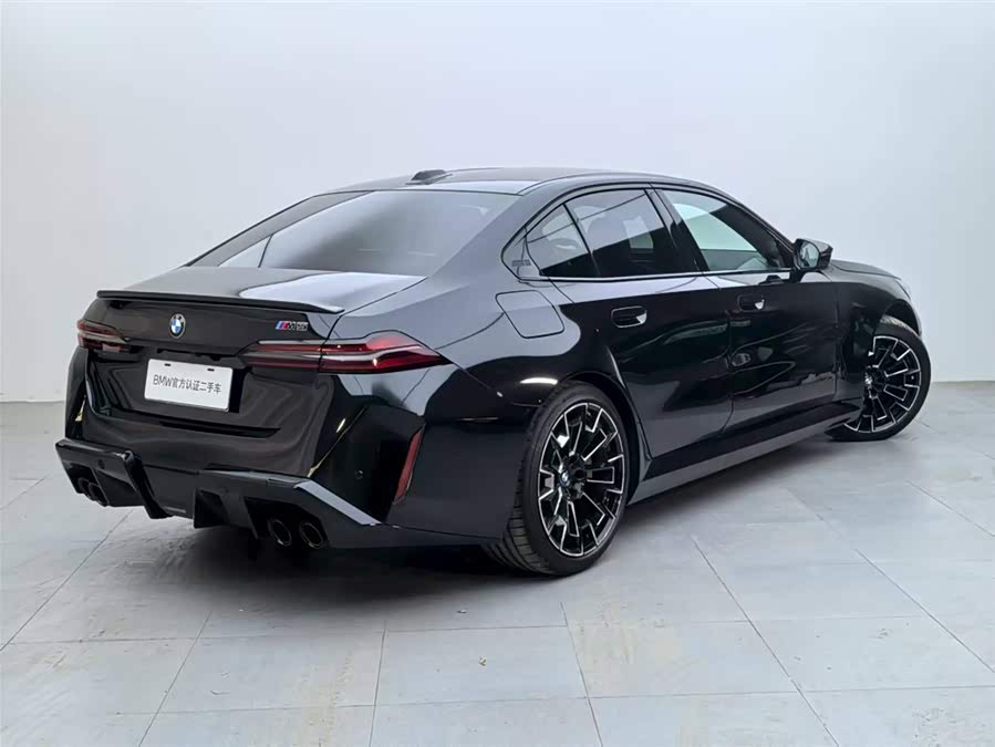 BMW M5 New Energy immagine di auto #4