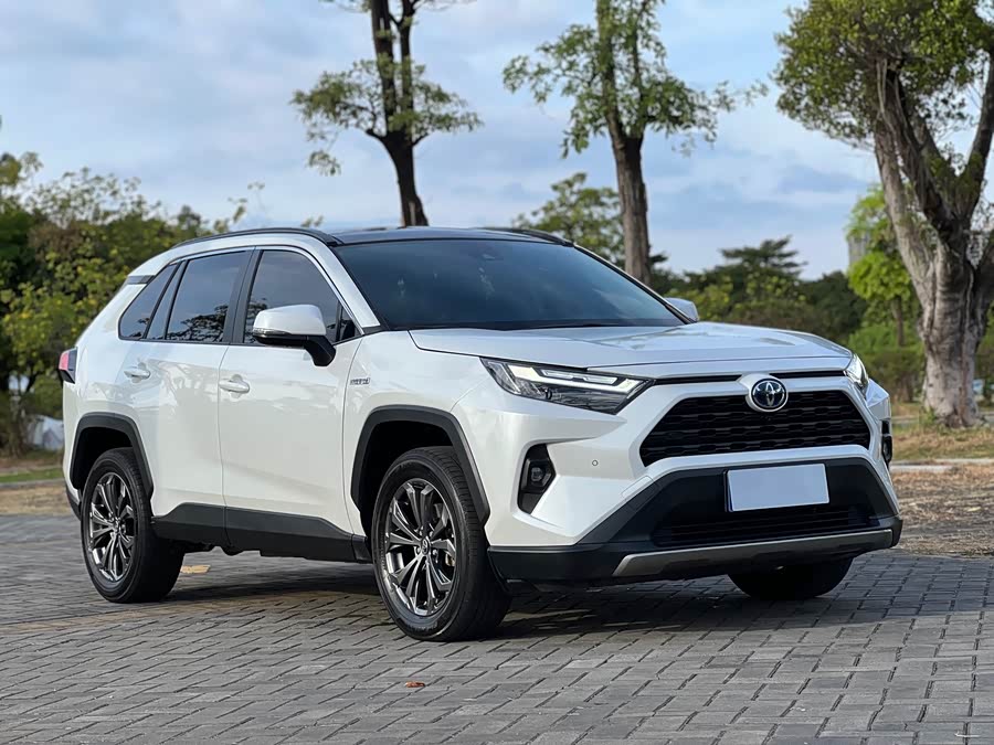 Toyota RAV4 2025 car image #4