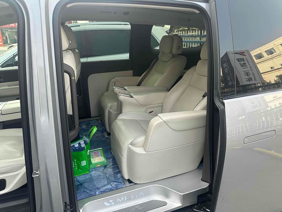理想汽车 理想MEGA 2024 汽车图片 #4