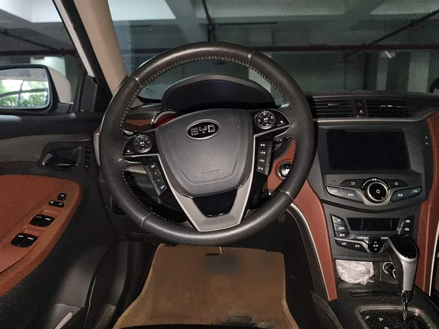 BYD G5 2015 #4 BYD G5 2015 car image #4