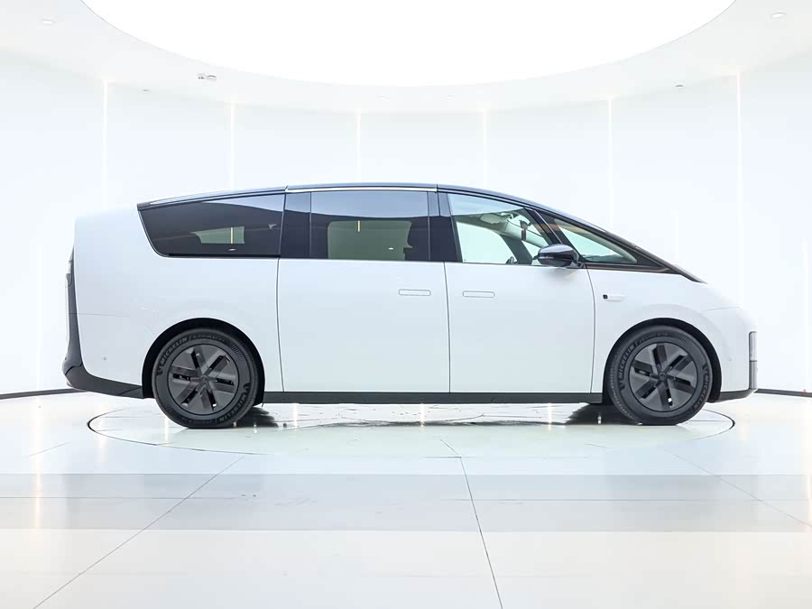 理想汽车 理想MEGA 2024 汽车图片 #4