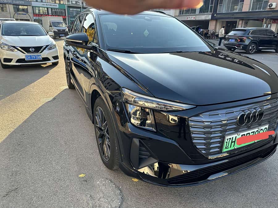 Audi Q5 e-tron 2024 صورة سيارة #4