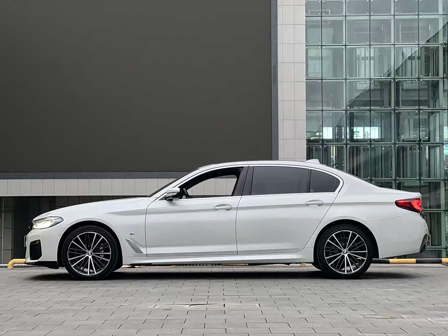 BMW 5 Series 2021 #4 BMW 5 Series 2021 car image #4