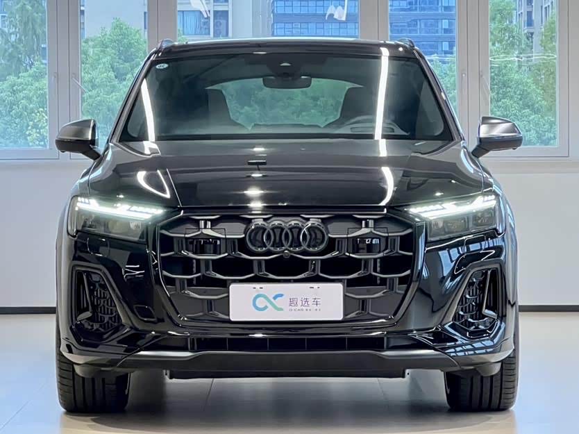 Audi SQ7 2025 #4 Audi SQ7 2025 car image #4