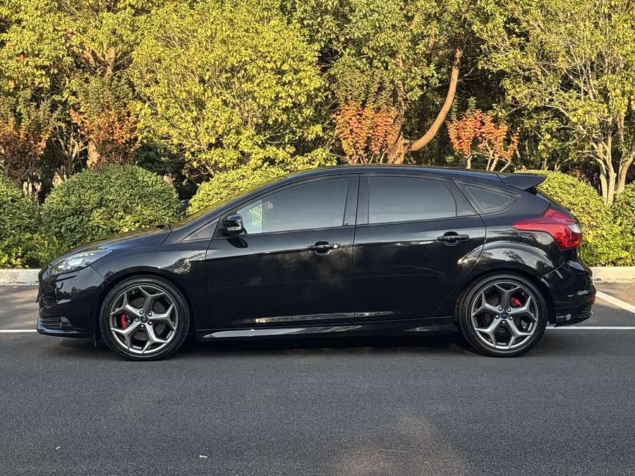 Ford Focus (Imported) 2015 صورة سيارة #4