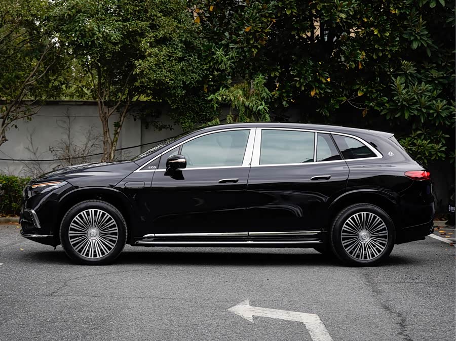 Mercedes-Benz MaybachEQS SUV 2025 immagine di auto #4