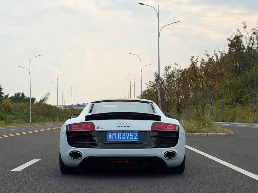 Audi R8 2011 immagine di auto #4