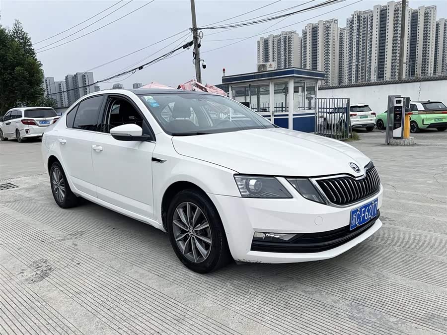 Skoda Octavia 2018 car image #4