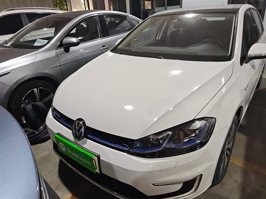Volkswagen Golf Pure Electric 2020 car image #4