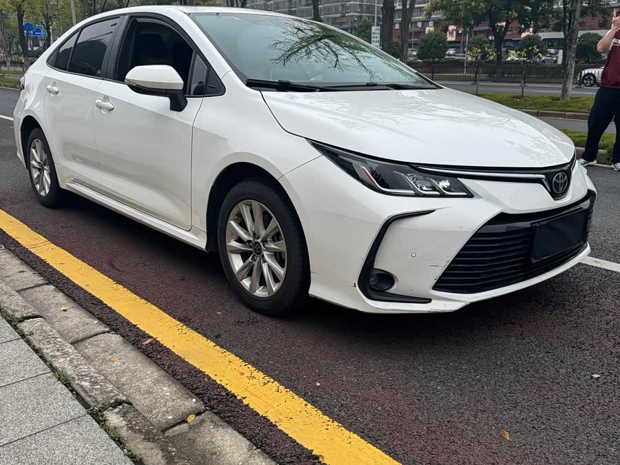 Toyota Corolla 2023 image de voiture #4
