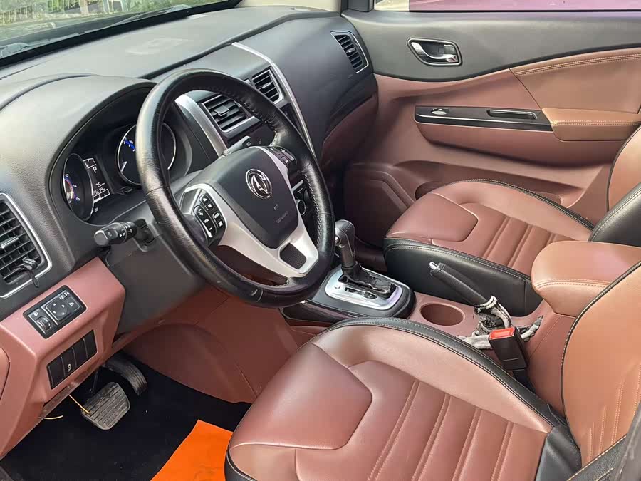 Forthing SX6 2016 #4 Forthing SX6 2016 car image #4