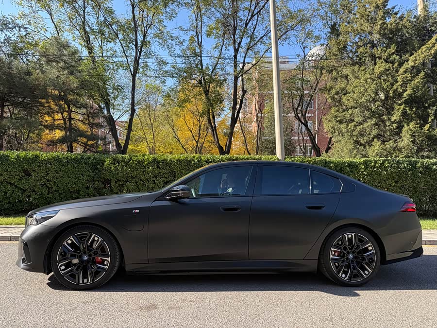 BMW i5 M60 2025 car image #4