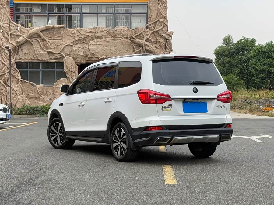 Forthing SX6 2022 car image #4