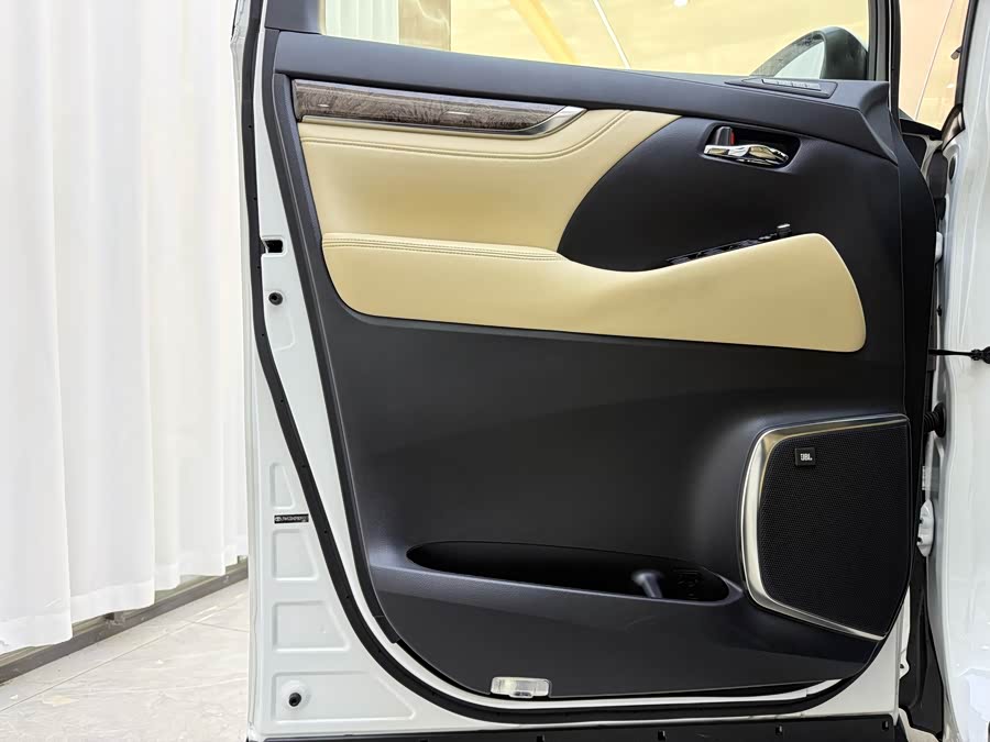 Toyota Vellfire 2023 #4 Toyota Vellfire 2023 صورة سيارة #4