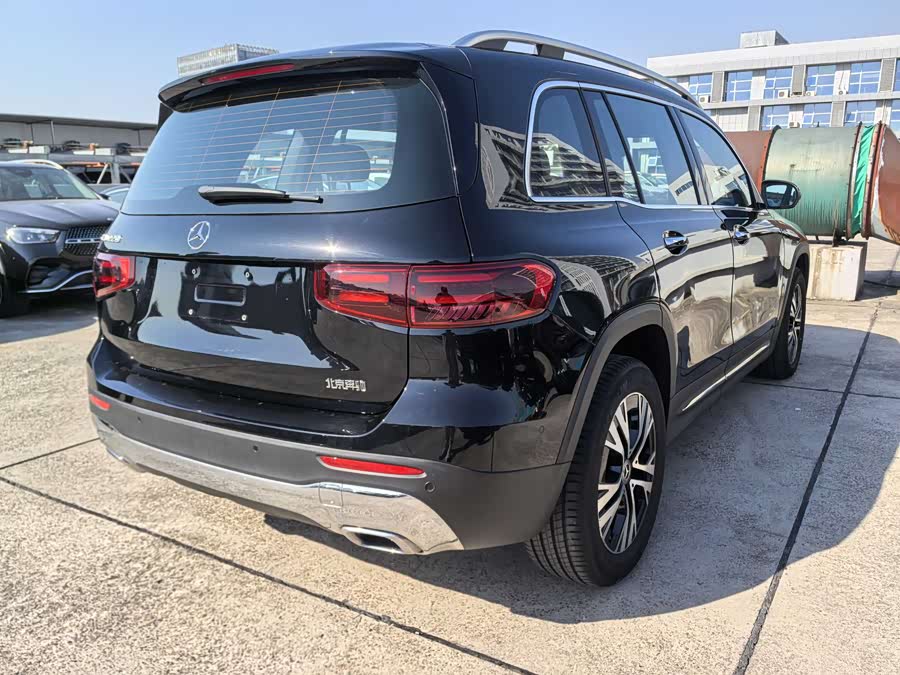 Mercedes-Benz GLB Class 2024 car image #4