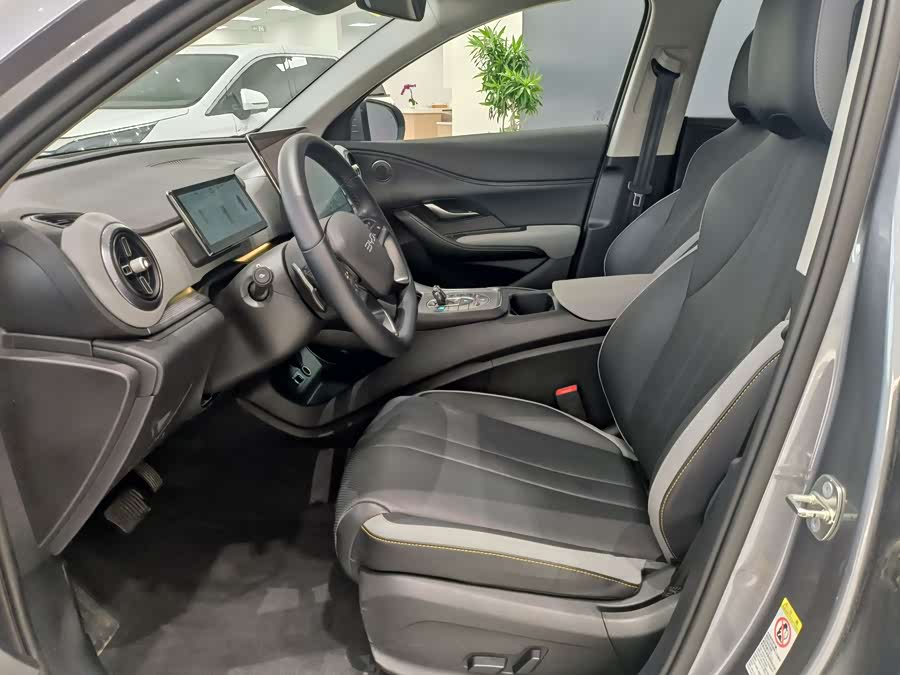 BYD Sea Lion 05 DM-i 2025 #4 BYD Sea Lion 05 DM-i 2025 car image #4