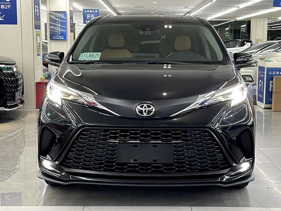 Toyota Granvia 2024 car image #4