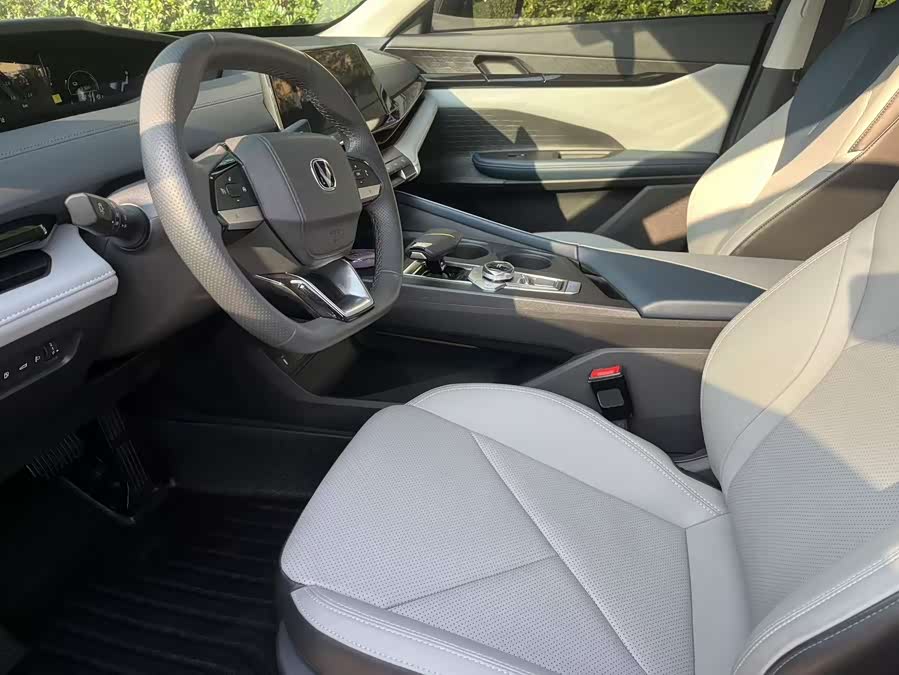 Changan UNI-V iDD 2022 car image #4