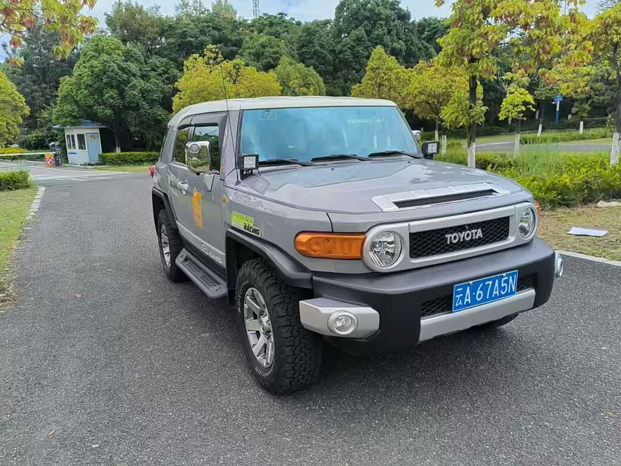 Toyota FJ Cruiser 2018 #4 Toyota FJ Cruiser 2018 car image #4