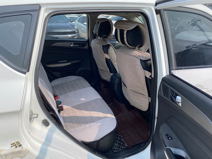 Changan CS35 2017 car image #4