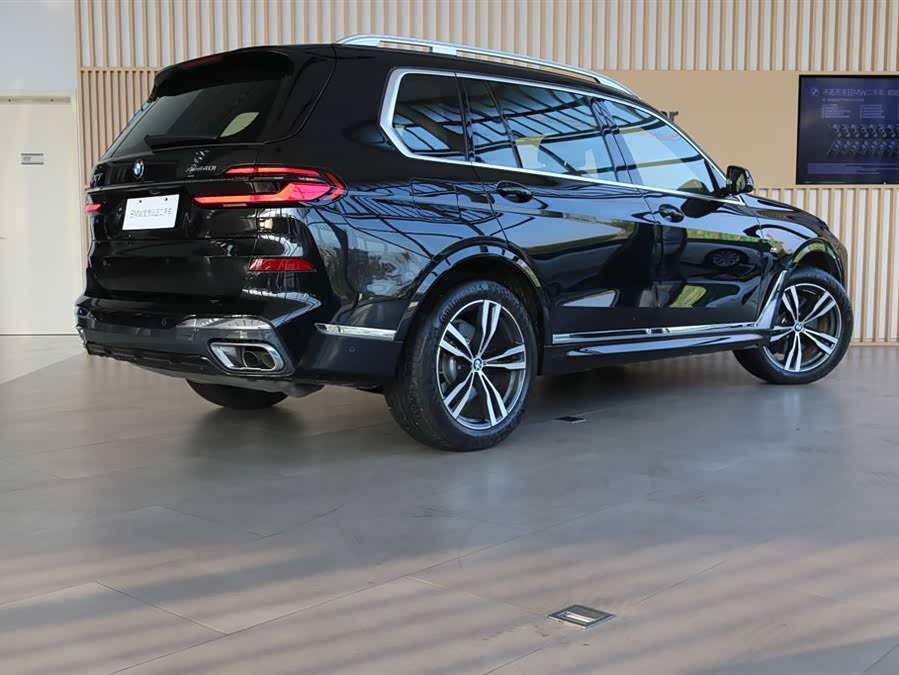 BMW X7 2025 car image #4