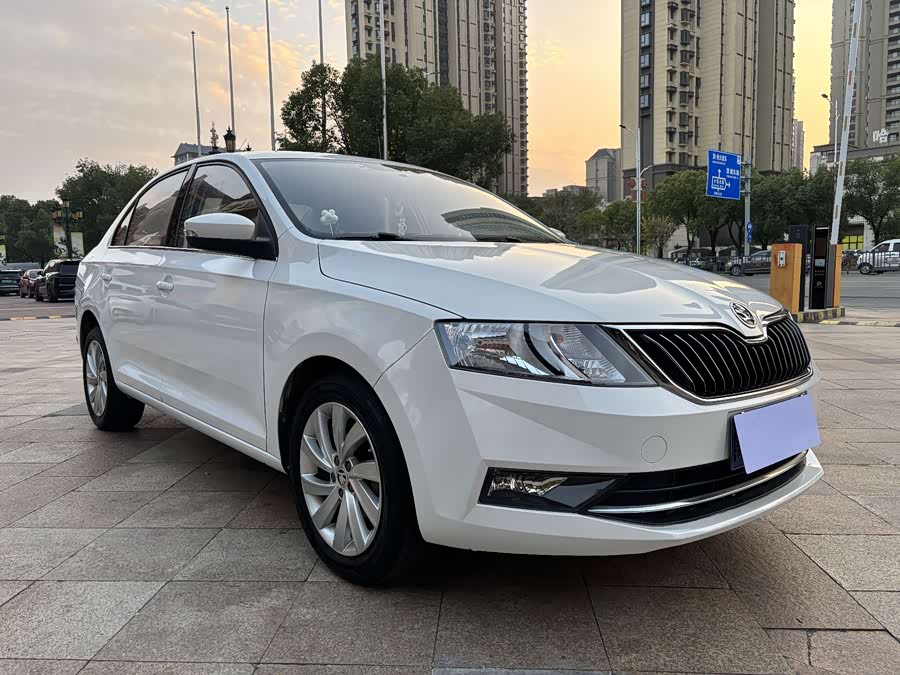 Skoda Rapid 2018 imagen de coche #4