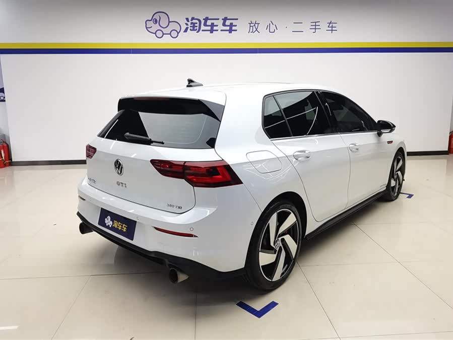 Volkswagen GolfGTI 2023 immagine di auto #4