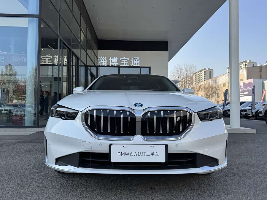 BMW i5 2025 #4 BMW i5 2025 car image #4