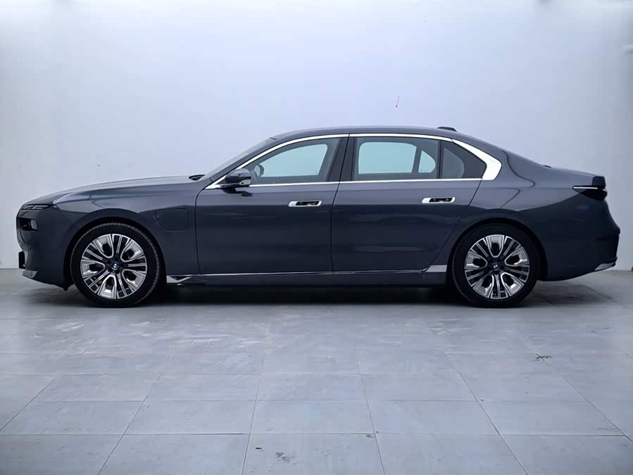 BMW i7 2024 car image #4