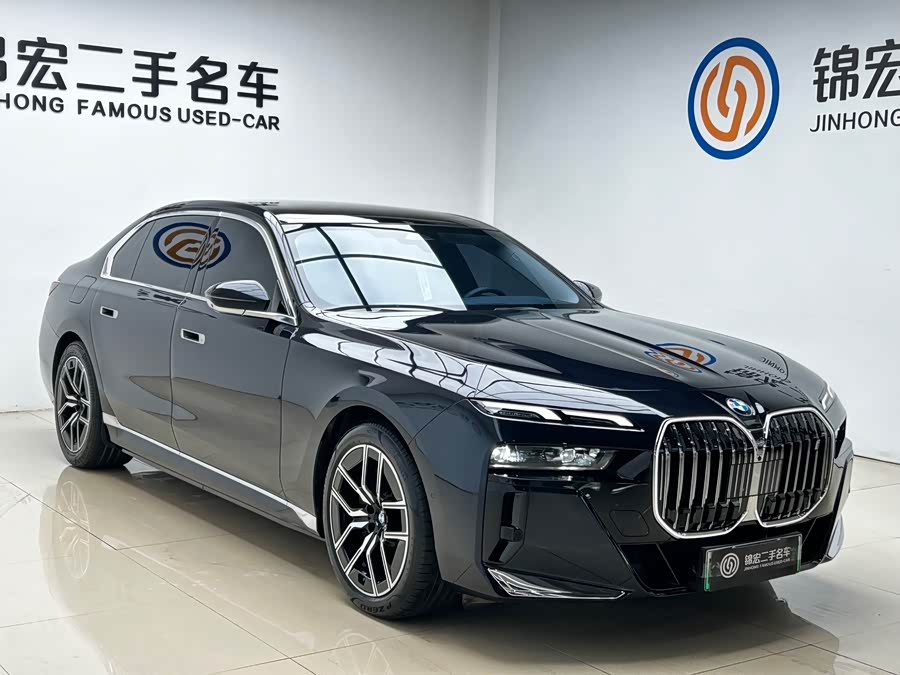 BMW i7 2023 صورة سيارة #4