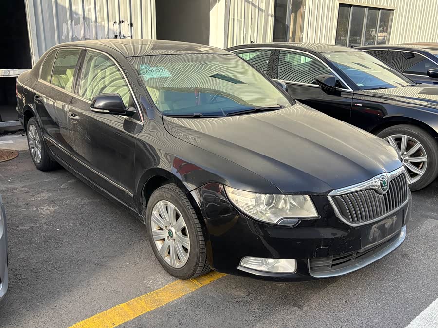 Skoda Superb 2010 car image #4