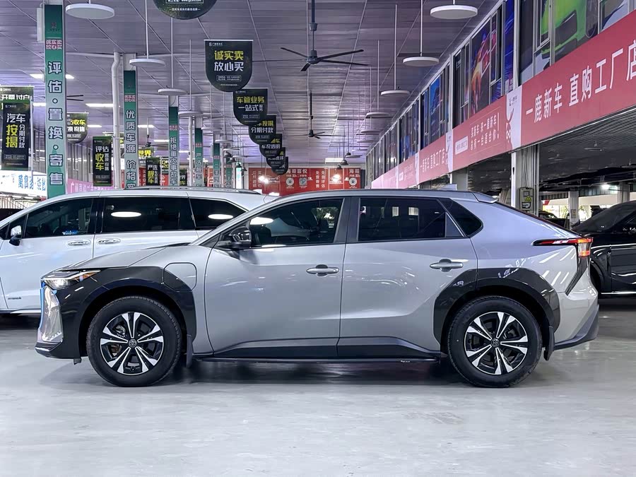 Toyota bZ4X 2023 immagine di auto #4