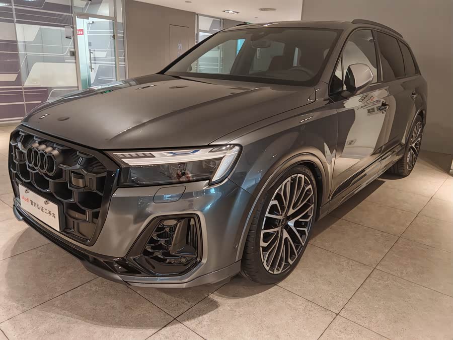 Audi SQ7 2024 car image #4