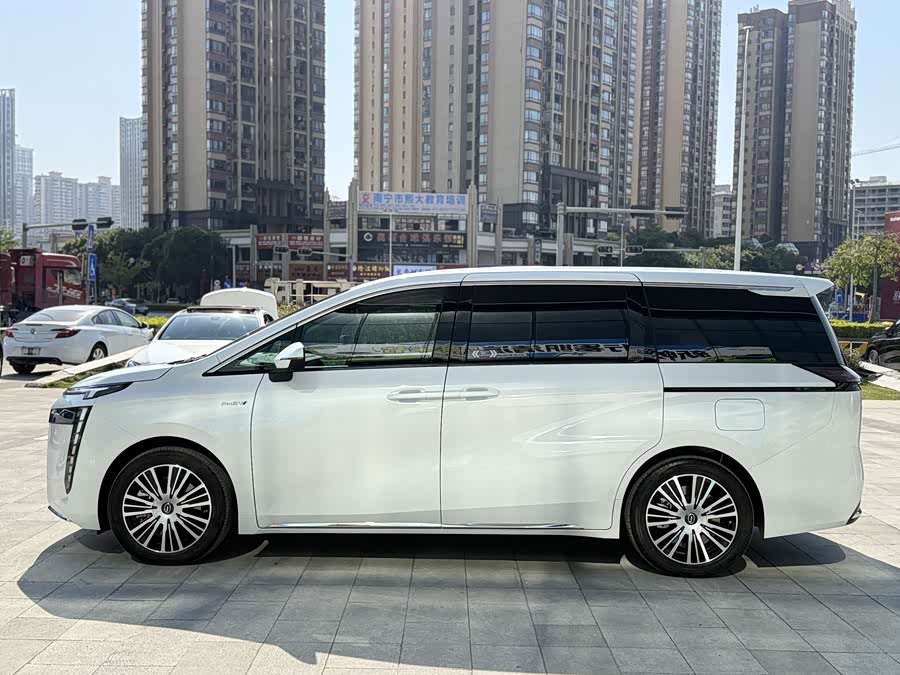 GAC Trumpchi E8 New Energy 2025 car image #4