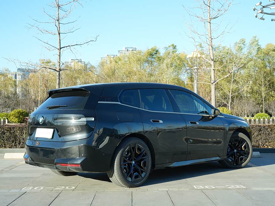 BMW iX M60 2024 car image #4