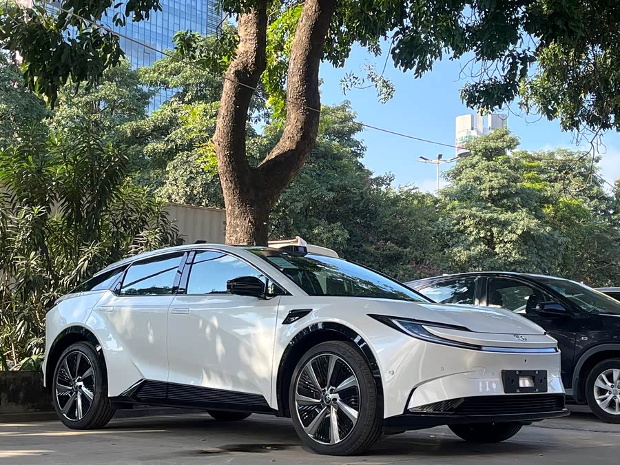 Toyota bZ5 2025 immagine di auto #4