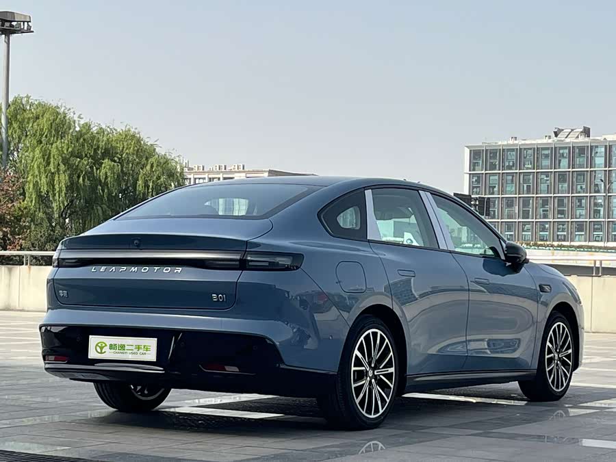 零跑汽车 零跑B01 2025 汽车图片 #4